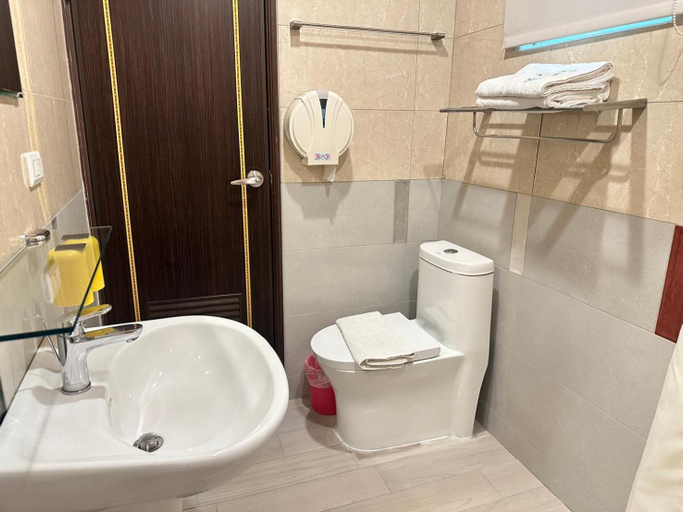 Bathroom 4, Sun Shine Bed and Breakfast, Pingtung
