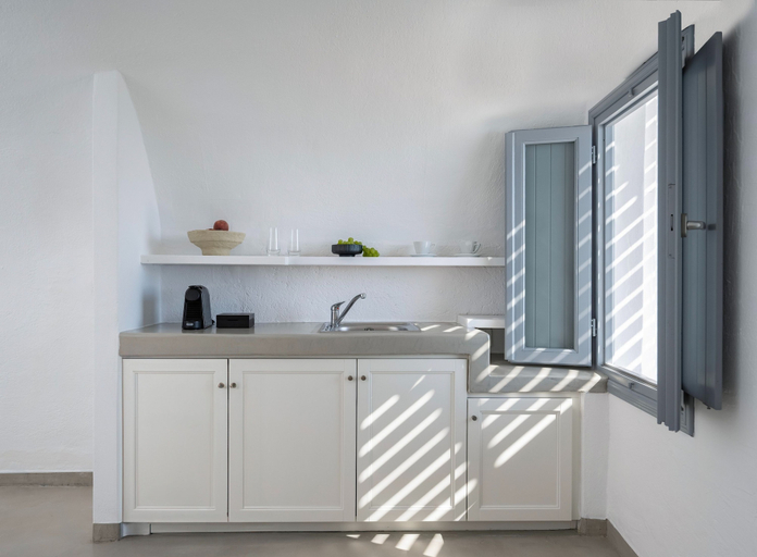 Room 4, Hommage Suites With Caldera View & Hot tub, South Aegean