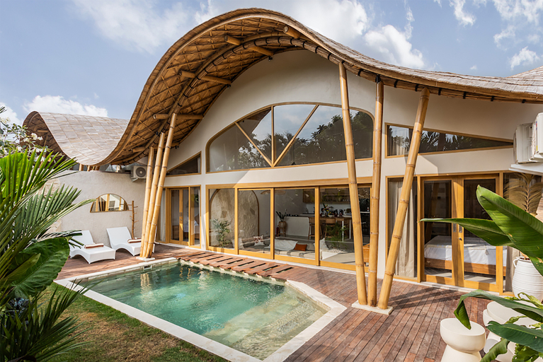 Exterior & Views