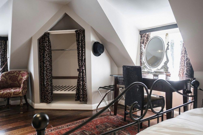 Bedroom 2, The Pilgrim Inn, Hampshire