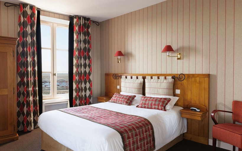 Bedroom 2, Mere Poulard, Manche