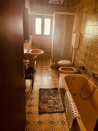 Bathroom 4, Palazzo Armony, Bari