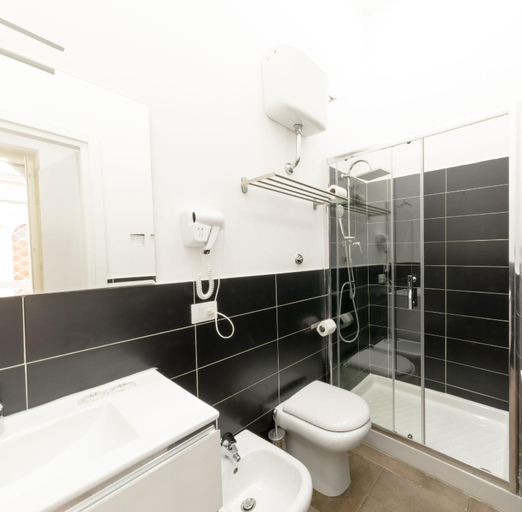 Bathroom 5, Boutique Toledo, Napoli