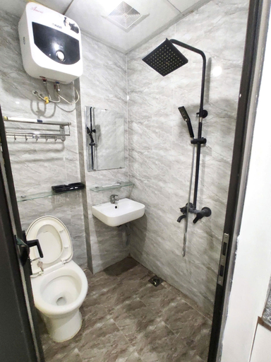 Bathroom 3, Era Apartment Ham Long, Hoàn Kiếm