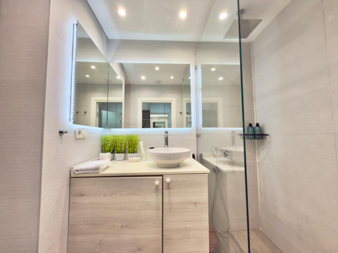 Bathroom 4, Swiss Quality Apartments (Beach Tower), Batumi