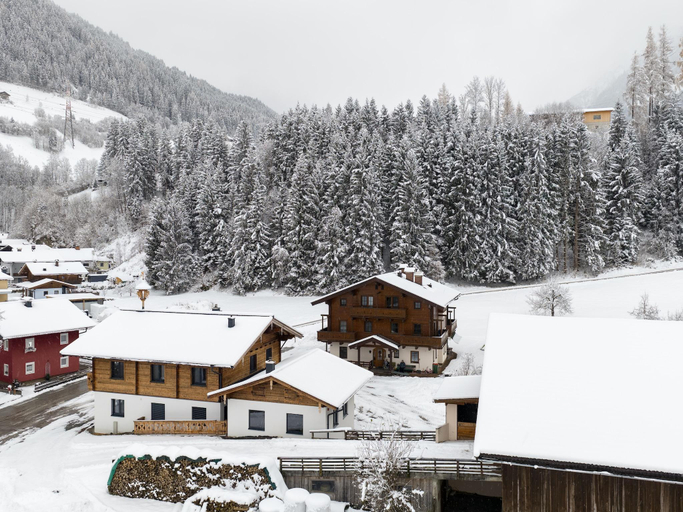 5, Apartment in Mittersill with mountain view, Zell am See