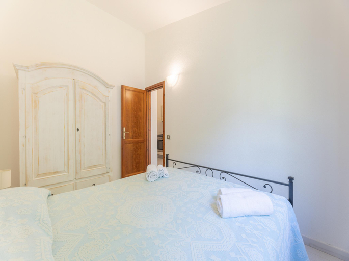 Bedroom 2, Spacious house in San Teodoro, Nuoro
