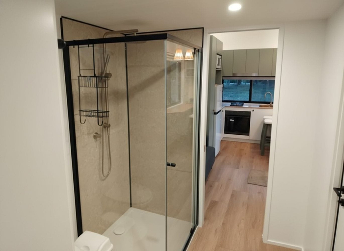 Bathroom 2, The Glan Devon Tiny Retreat, Nanango