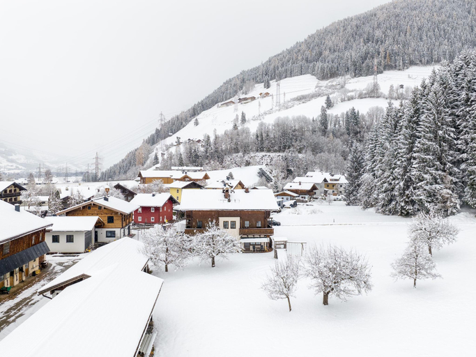 4, Apartment in Mittersill with mountain view, Zell am See