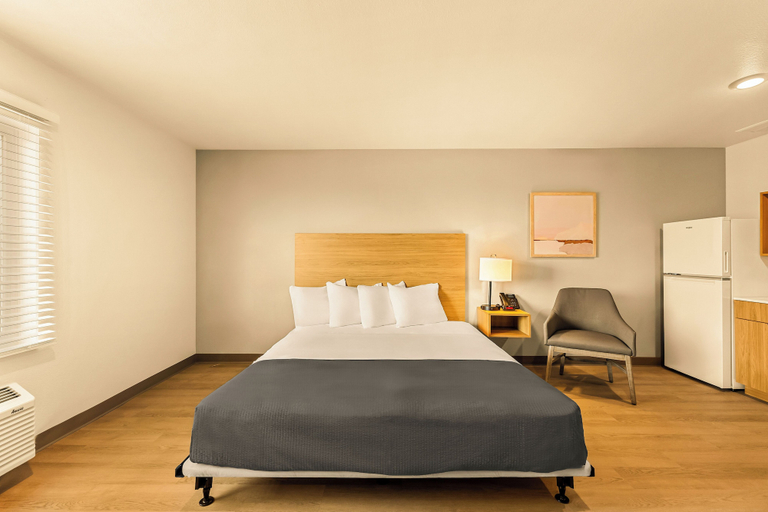 Room 5, LivAway Suites Phoenix-Tolleson, Maricopa