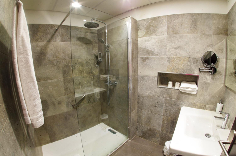 Bathroom 3, Les Flots Bleus, Corse-du-Sud
