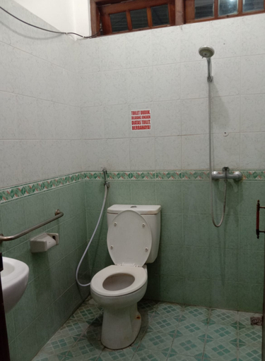 Bathroom 4, HOMESTAY RAYA SYARIAH KLATEN, Klaten