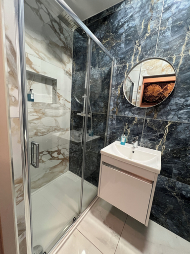 Bathroom 3, Paragraph Tottenham, London