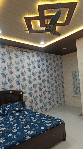 Room 5, Rv Pool Resort, Indore