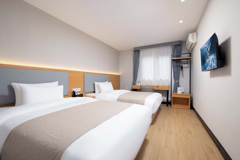 Room 5, Sanya Guanhailou Hotel, Sanya