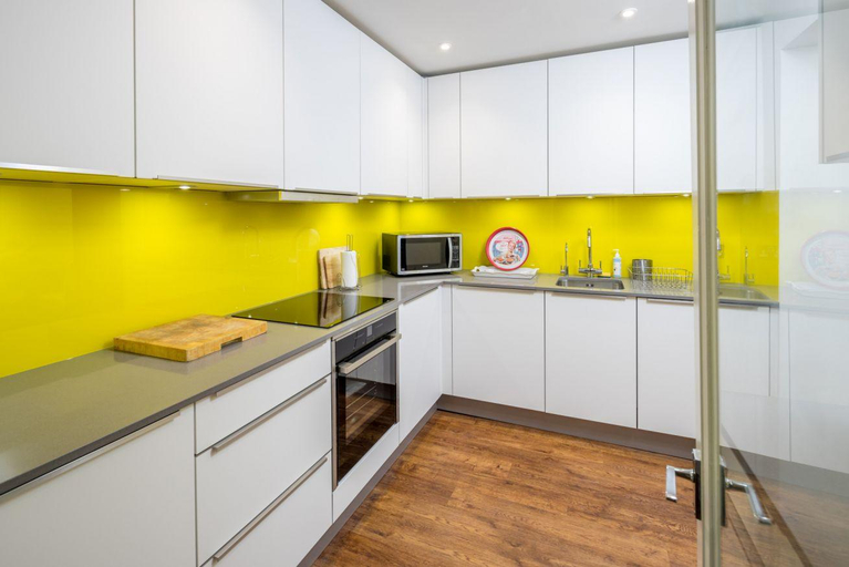 Others 4, Stunning flat with garden in West London, London