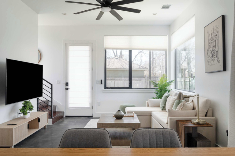 Interior 5, Upstay: Contemporary 2BR Retreat w Patio & BBQ, Travis