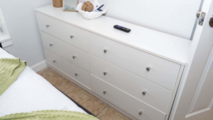 Room 5, Sleeps 10 Direct Beach Heated Pool 3 Bedroom Apts, Cameron