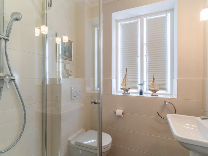 Bathroom 2, Doppelhaushalfte in ruhiger Lage, Nordfriesland