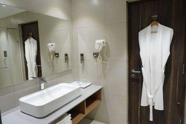 Bathroom, HOTEL SVN LAKE PALACE, Vizianagaram