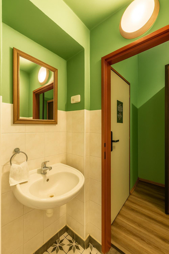 Bathroom 2, Best Spot Hostel, Praha 1