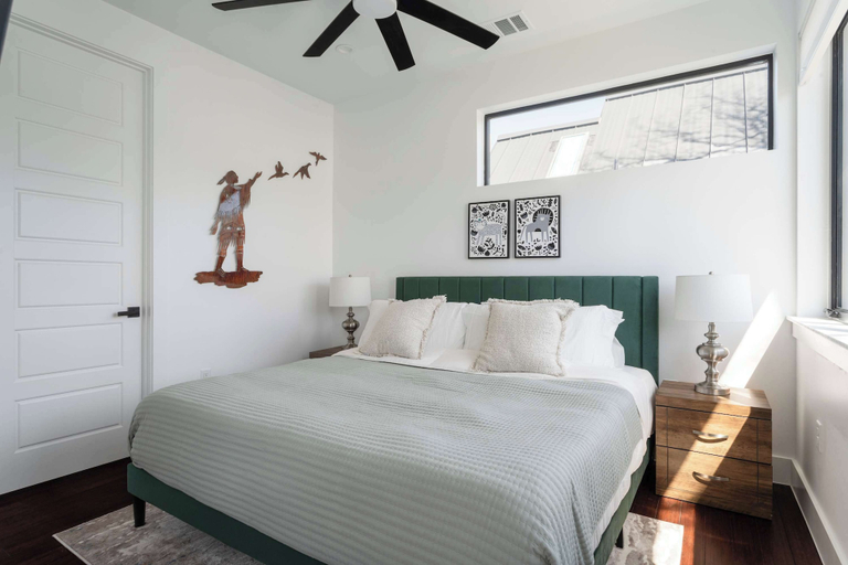 Interior 3, Upstay: Contemporary 2BR Retreat w Patio & BBQ, Travis