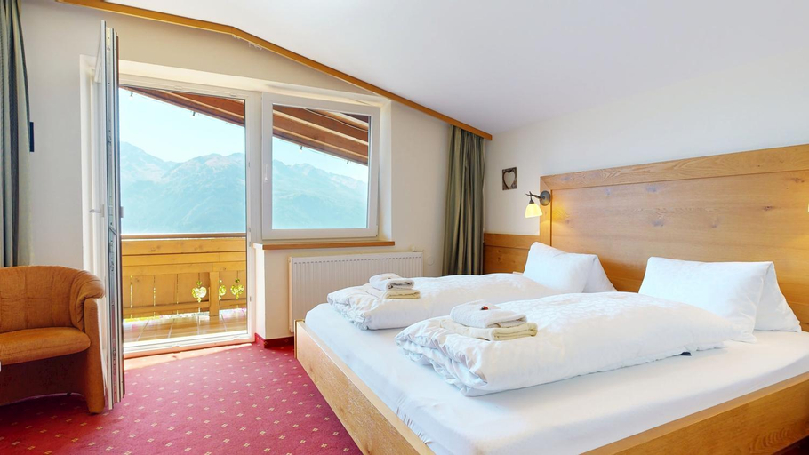 Bedroom 2, Aparthotel Hohe Brucke, Zell am See