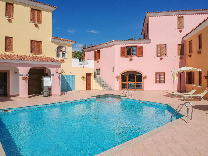 Sport & Beauty 4, Apartment with shared pool, Nuoro