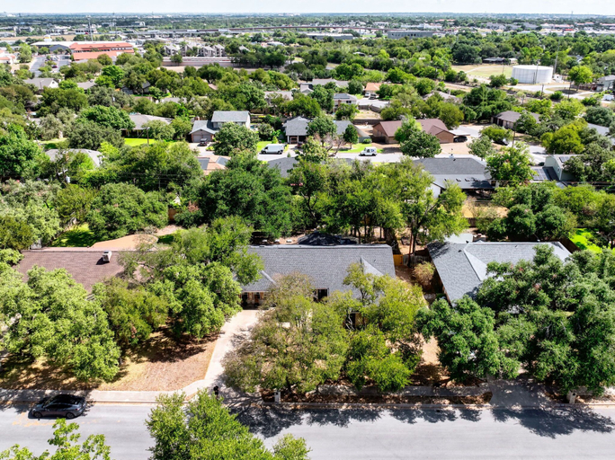Aerial view, Chic Escape Pool Hot Tub Gym Playroom, Williamson