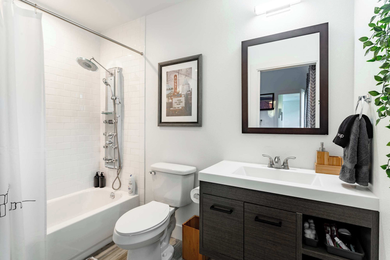 Bathroom 3, Modern East Austin Stay Near Plaza Saltillo Stn, Travis