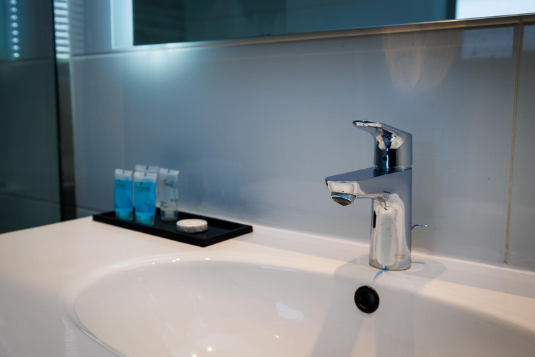 Bathroom, African Princess Beach Hotel, Kanifing