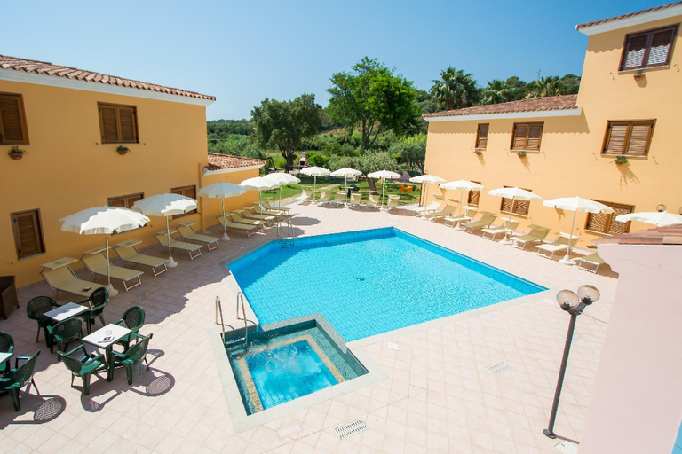 Sport & Beauty 4, Spacious apartment with shared pool, Nuoro