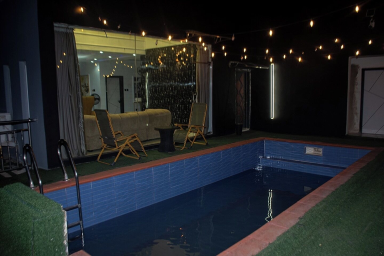 Swim-up bar, Tredview Hotel and Suites, Lafia