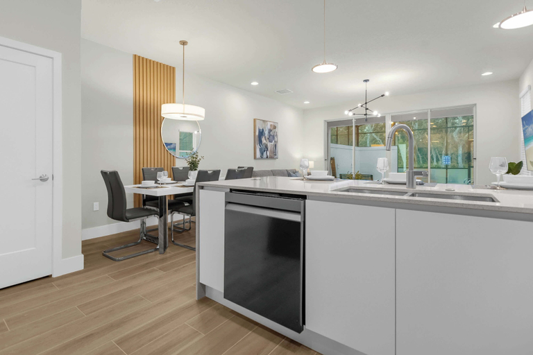 Interior 4, Upstay: Modern Family Townhome With Pool & Patio, Lake