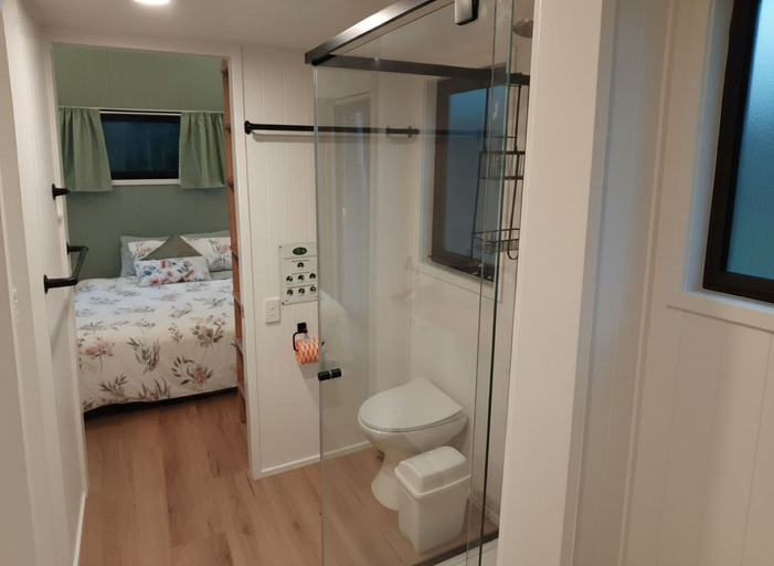 Bathroom 4, The Glan Devon Tiny Retreat, Nanango