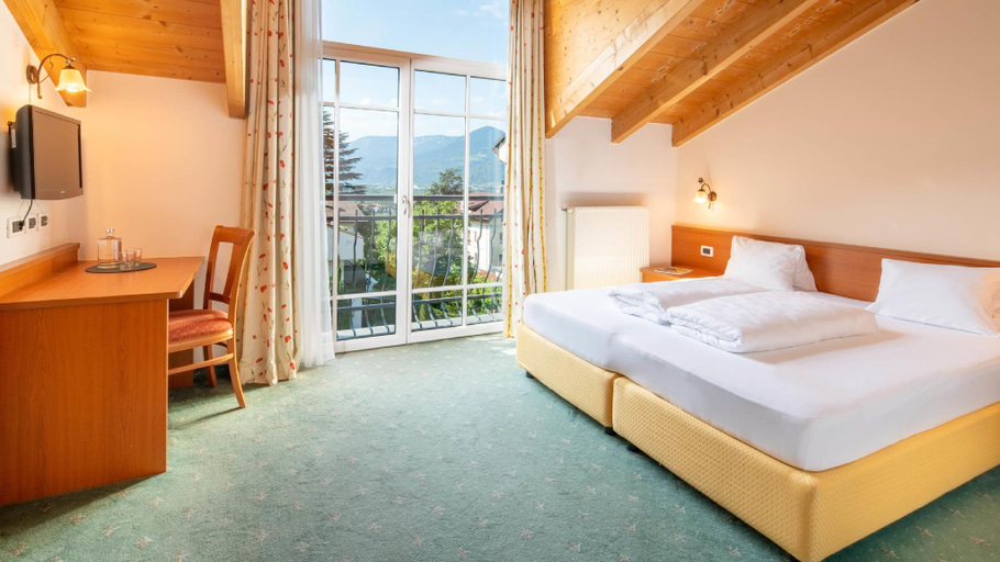 Bedroom 3, Hotel Villa Laurus-NEW, Bolzano