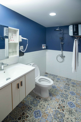 Bathroom 5, The Full Hot Spring & Resort, Mojokerto