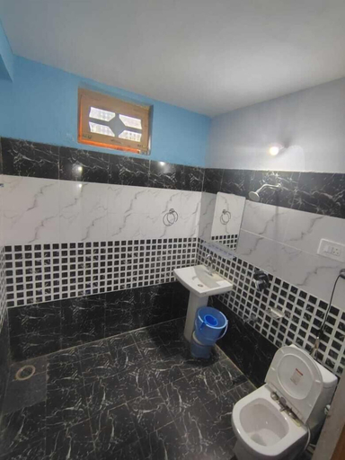 Bathroom 4, Brother's In Mountains, Kullu