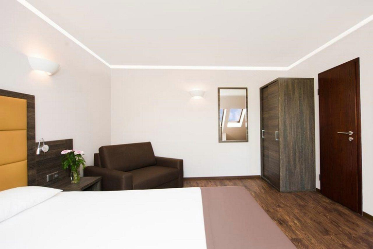 Bedroom 3, Hotel Delta am Potsdamer Platz, Berlin