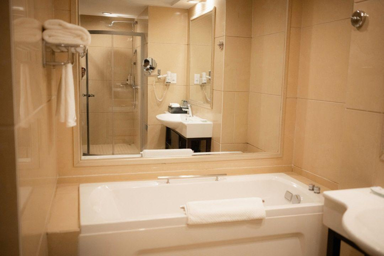 Bathroom 5, Country Garden Phoenix Hotel Xianning, Xianning