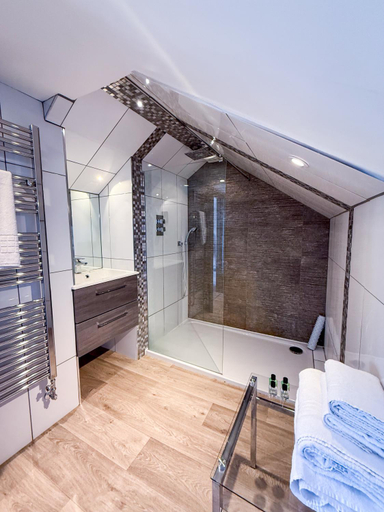 Bathroom 4, The Crescent Turner Hotel, Kent