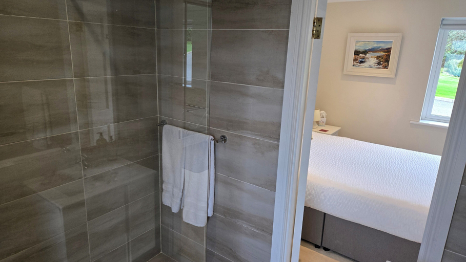 Bathroom 5, Misty Bay