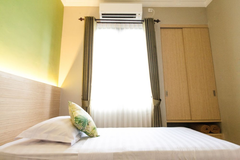 Bedroom 5, Azzahra Guest House Syariah Juanda, Surabaya