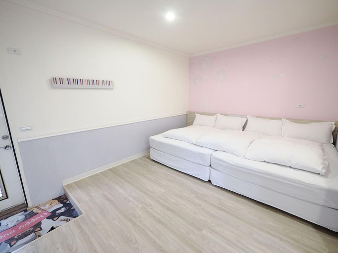 Bedroom 2, Sun Moon Cat Cat on the Ground, Nantou