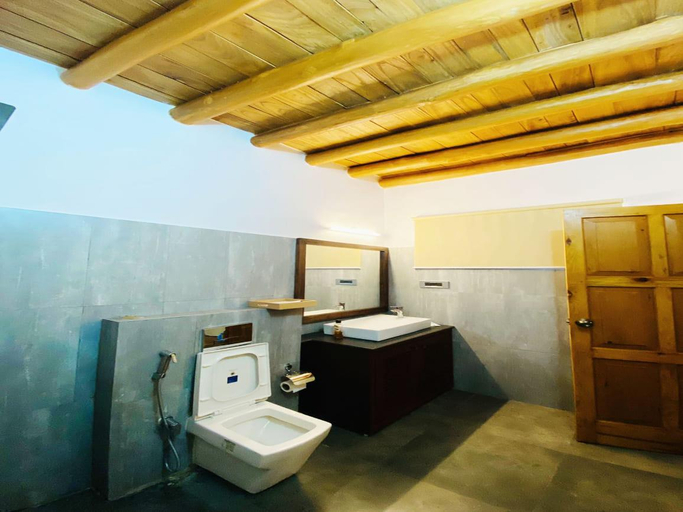 Bathroom 3, Nirvana Retreat, Leh