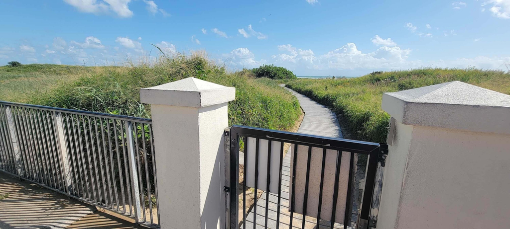 Property grounds 4, Sleeps 10 Direct Beach Heated Pool 3 Bedroom Apts, Cameron
