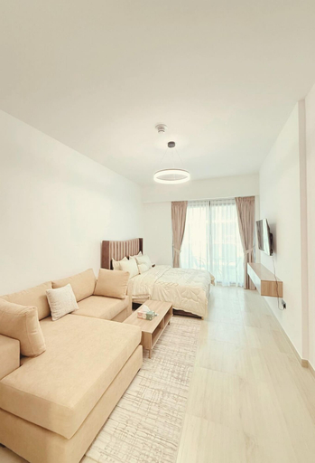 Room 3, Stylish Studio Pool View JVC Elysee 3, Dubai