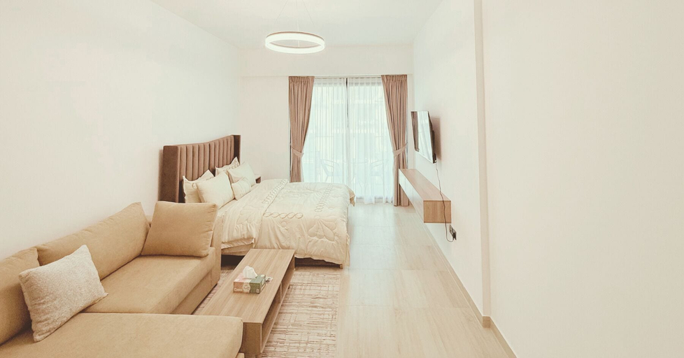 Room 5, Stylish Studio Pool View JVC Elysee 3, Dubai