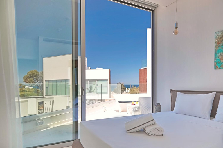 Bedroom 3, Seaview Luxury Villa Jacuzzi & Pool! 2 Min Beach