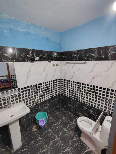 Bathroom 5, Brother's In Mountains, Kullu